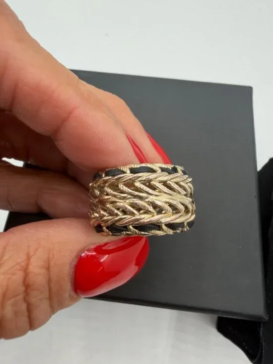 "STUNNING" RARE CHANEL RING. - Picture 4 of 6